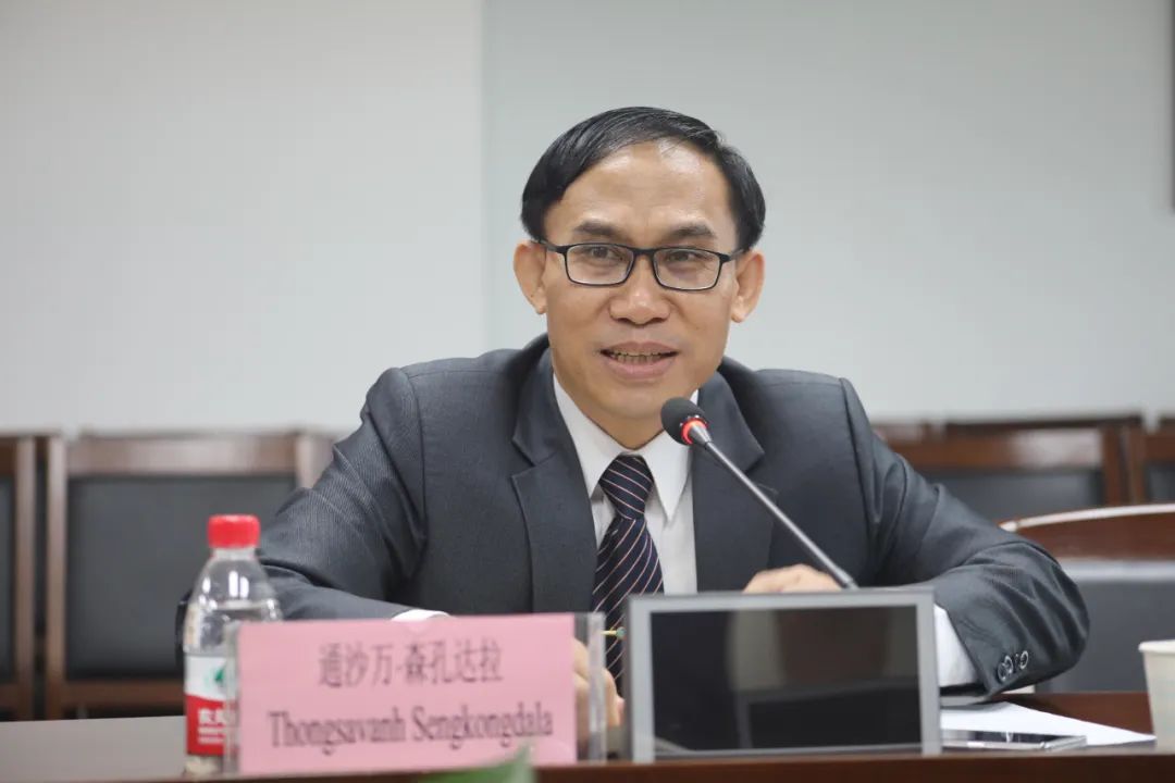 老挝国家代表团在云南,老挝人来中国医院