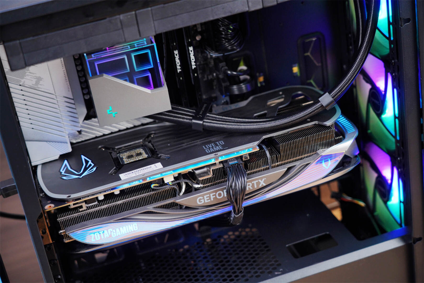 支持AMD EXPO，性能起飞，十铨T-FORCE VULCANα DDR5-6000值得入手