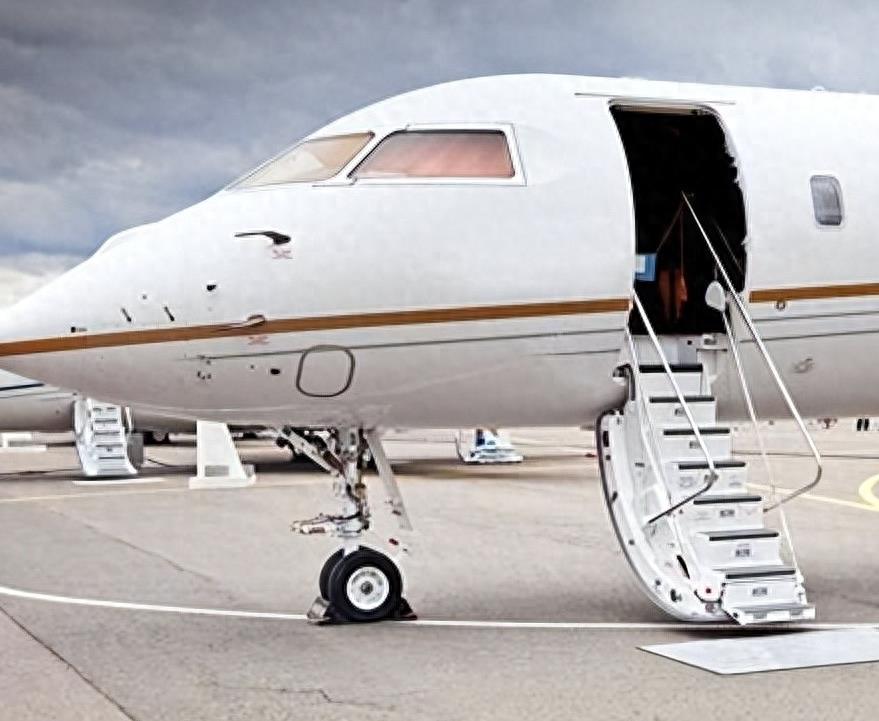 许家印歌舞团曝光：翘臀大胸，奢华考核五星住宿