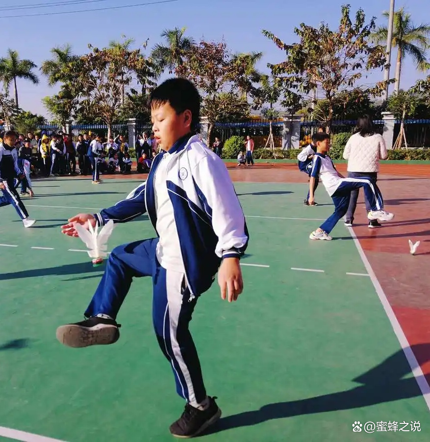 踢毽子使我快乐,踢毽子给人们带来的乐趣