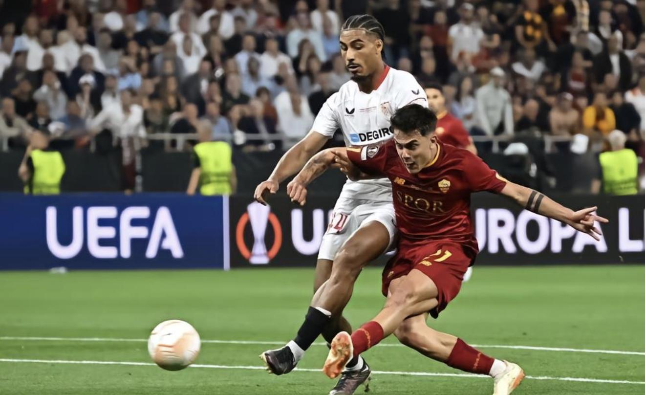 英格兰裁判坑罗马?塞维禁区手球不给点球,穆里尼奥愤怒咆哮