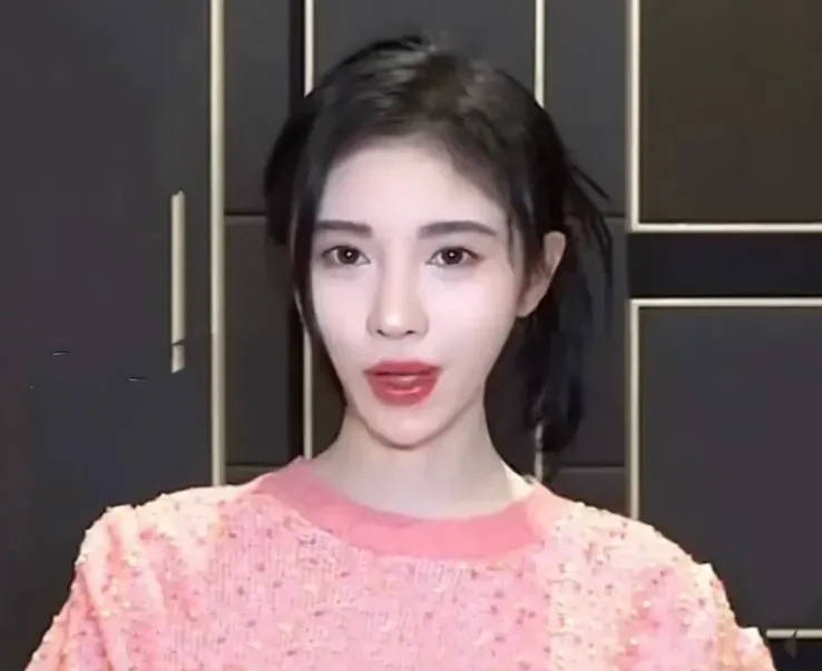 鞠婧祎头发扎起来的照片,鞠婧祎把头发染黑了吗