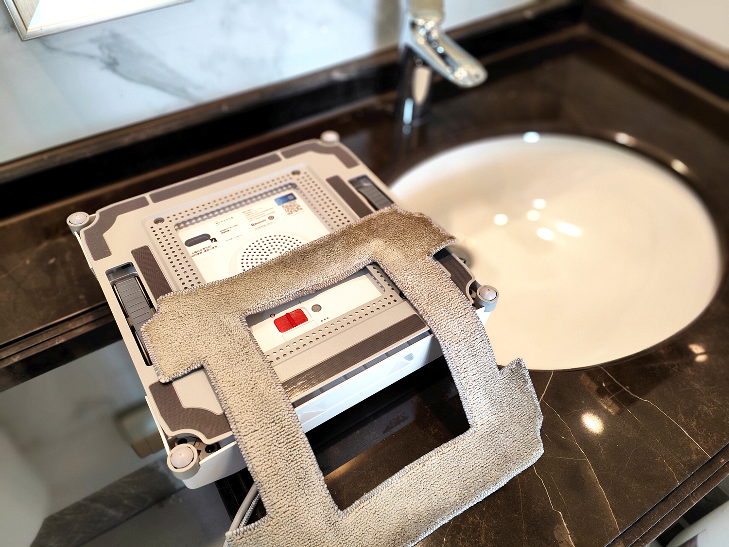 科沃斯擦窗教程,双向自动喷水擦玻璃