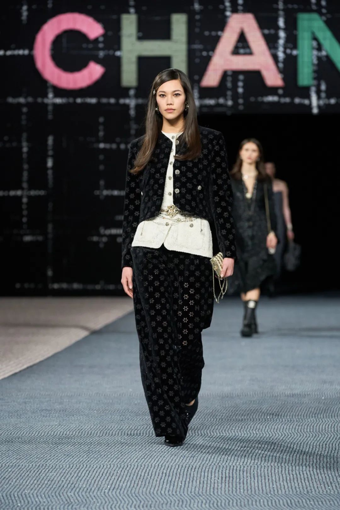 香奈儿2021春夏时装秀面料,香奈儿2022秋冬时装秀舞台分析