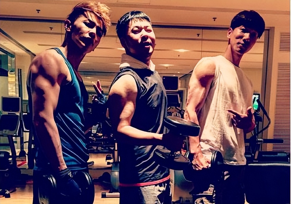 瘦成纸片人的明星,5位纸片人明星瘦成排骨