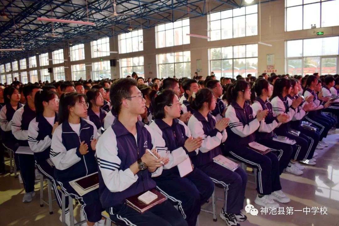 学校纪念五四运动暨表彰大会流程,我校七一表彰大会隆重召开