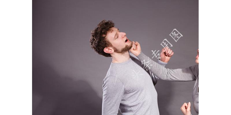 3年前，听妈话婚姻AA，3年后，他攒了12万，我买电脑还得分期