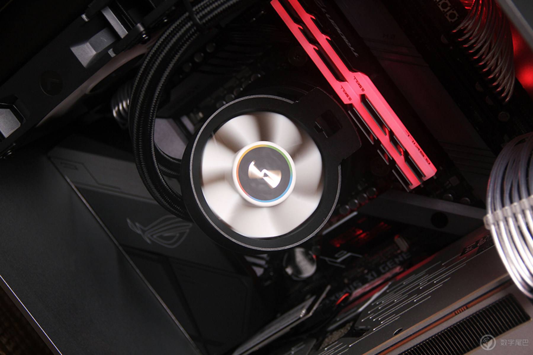 推荐几款高逼格电脑桌面,实用科技感很强的电脑桌面