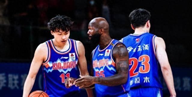 天津三分准，*疆新**抓反击坚决，裁判严抓掩护和手部动作