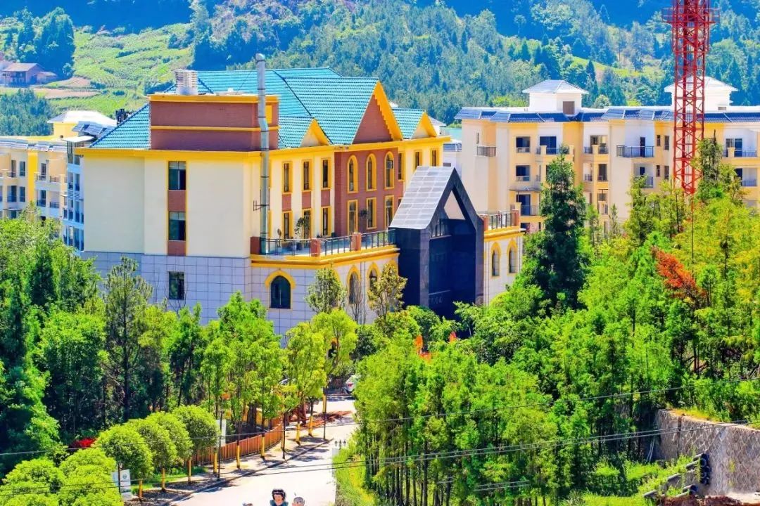 湖北恩施夏季热吗,湖北恩施人间仙境图片