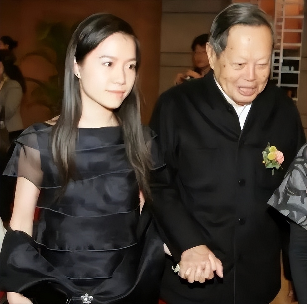 翁帆13年前嫁给杨振宁的原因,翁帆嫁给大自己54岁的杨振宁原因