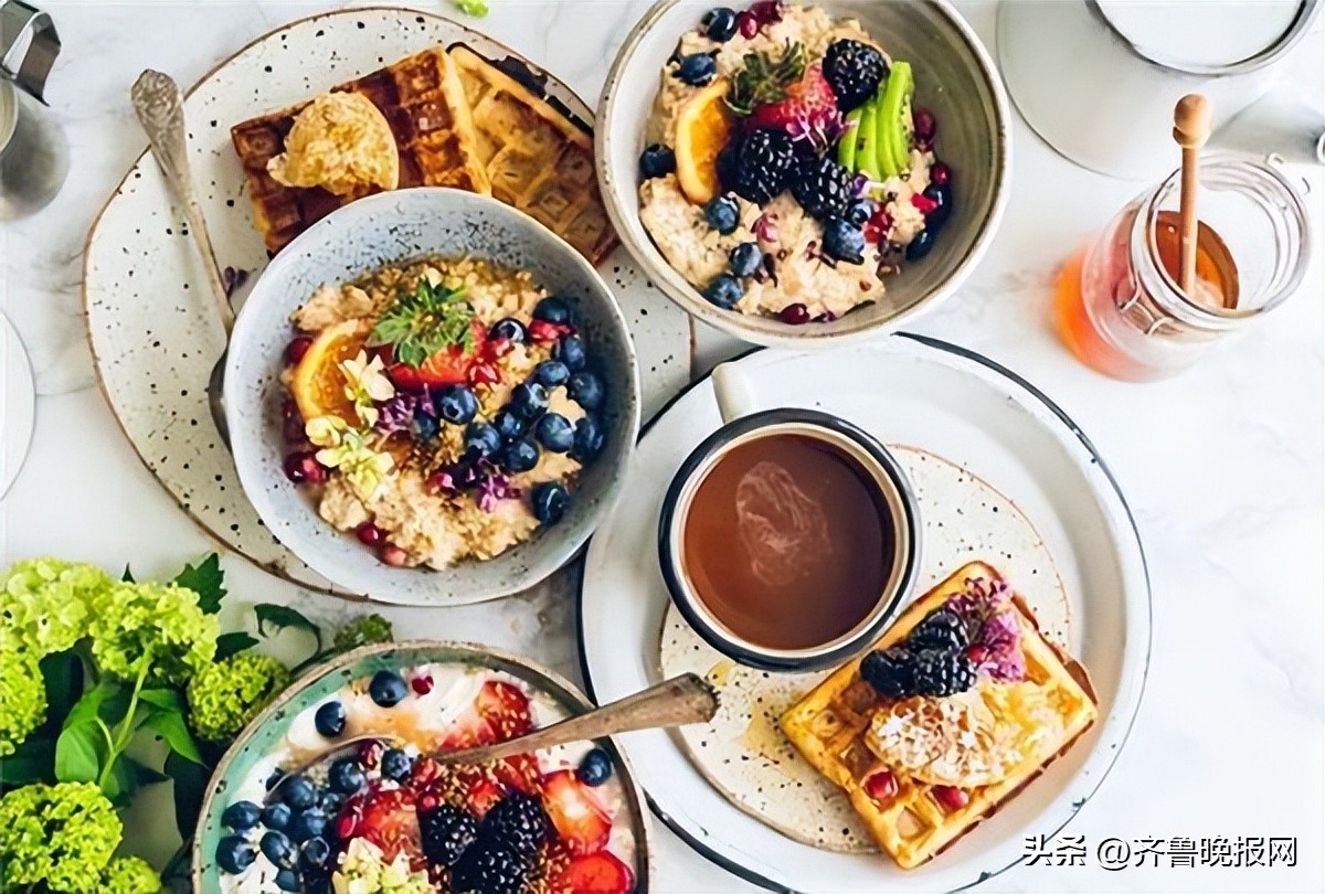 请问蜂蜜水的最佳饮用时间,蜂蜜水的正确喝法和时间