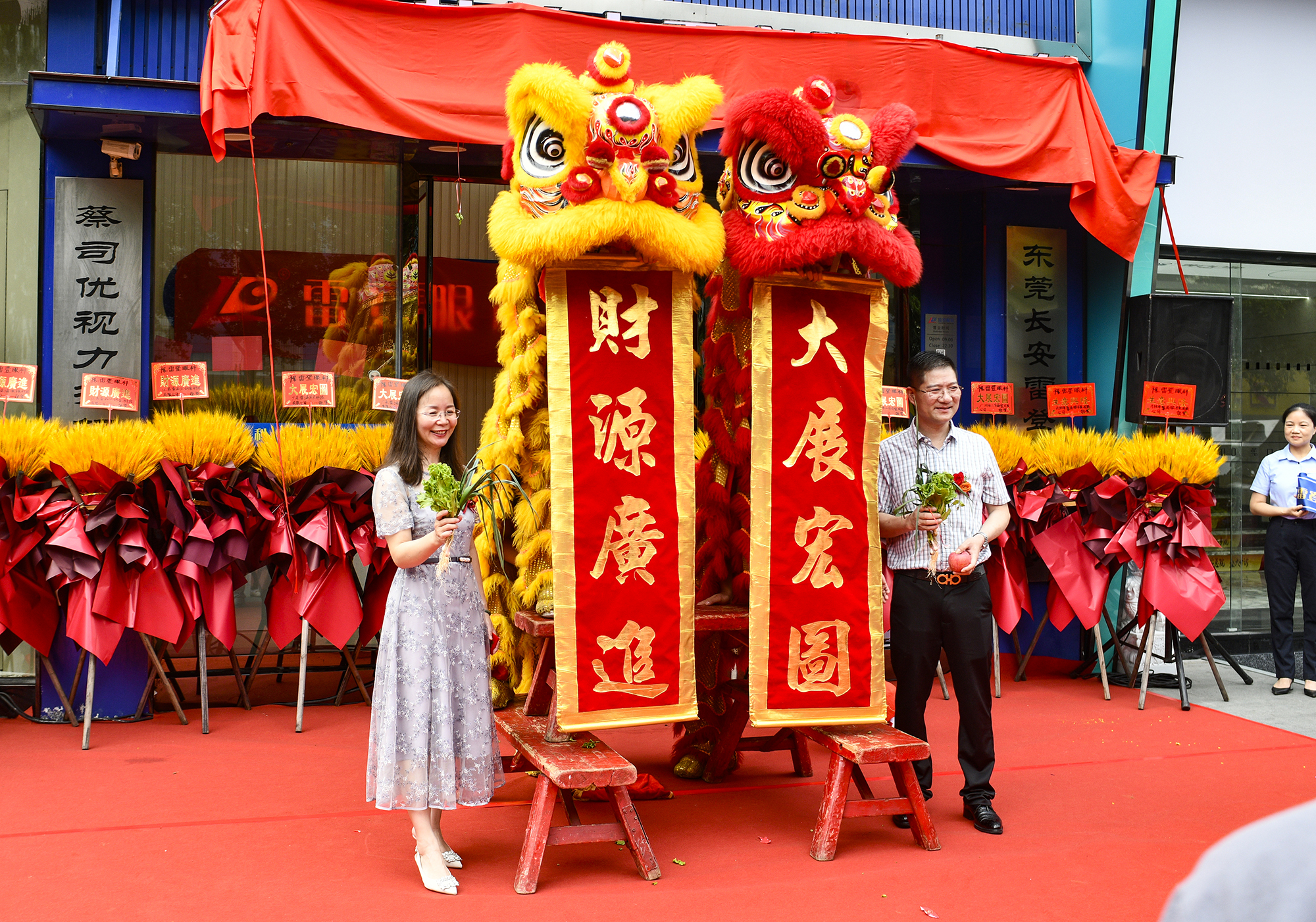 雷登眼科诊所联系电话,东莞长安雷登眼科诊所