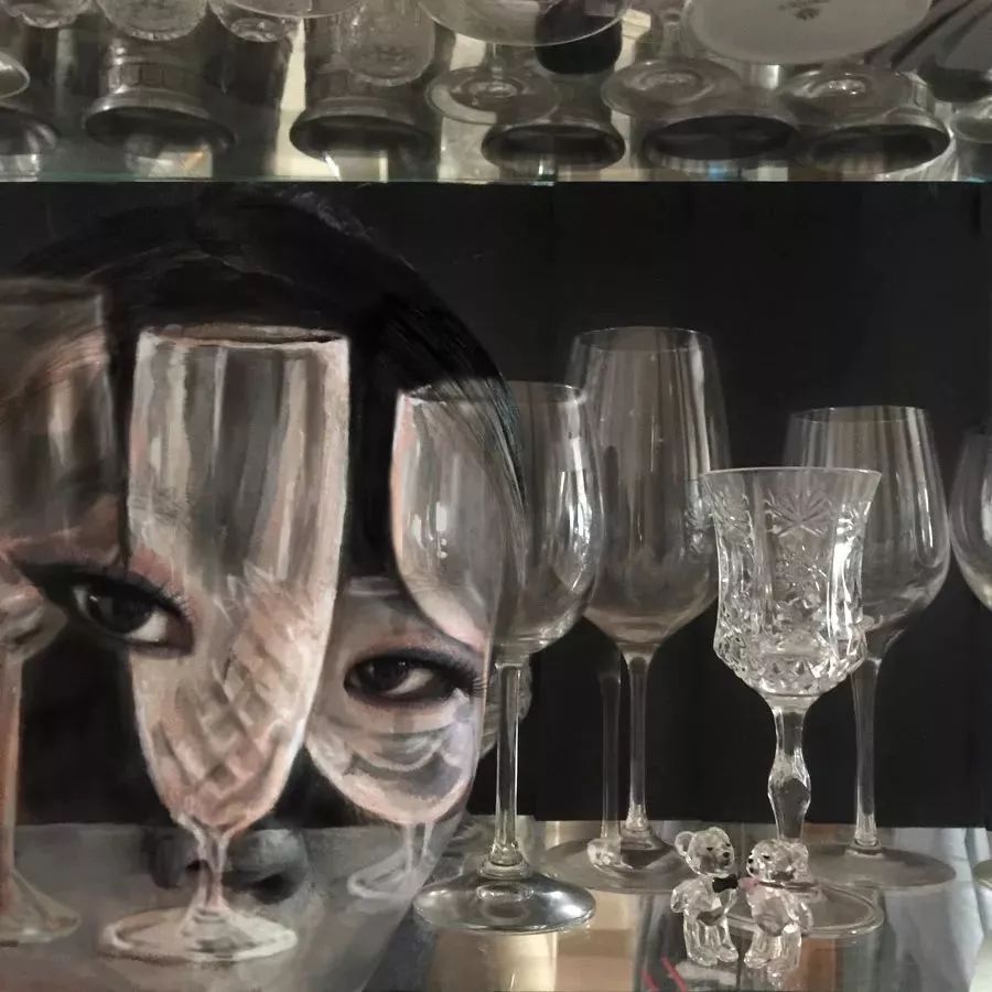 她脱去衣服,在自己皮肤上作画,狂吸63万粉,还能月入百万