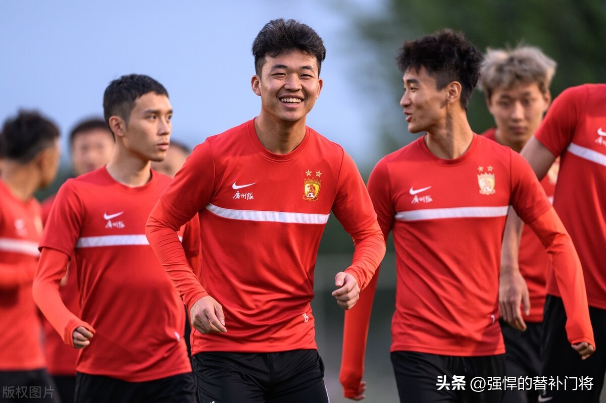 25岁海归中场加盟三镇！曾是郑智接班人，未来有望入选国足