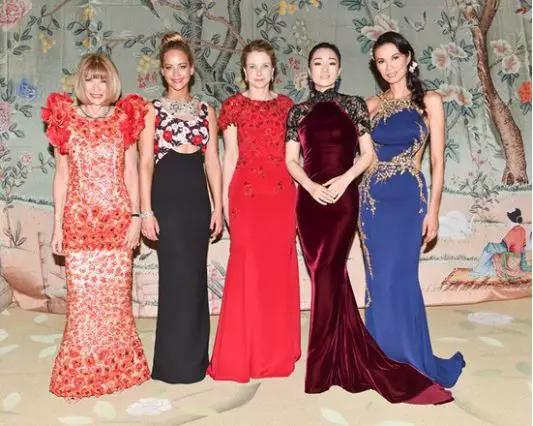 50岁邓文迪离婚后生活,邓文迪离婚靠什么生活