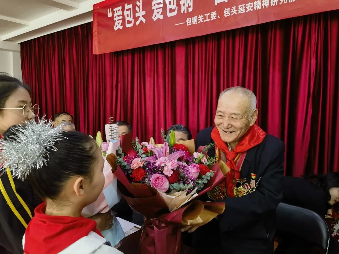 弘扬雷锋精神——包头市包钢实验二小举行学雷锋系列主题活动