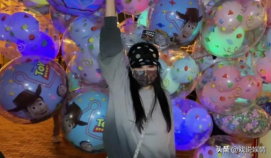 钟丽缇带女儿逛故宫,钟丽缇全家迪士尼