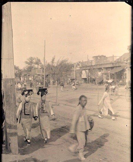 日军兽行照片：当着父亲的面玷污他女儿，临走还残忍割下妻子乳房