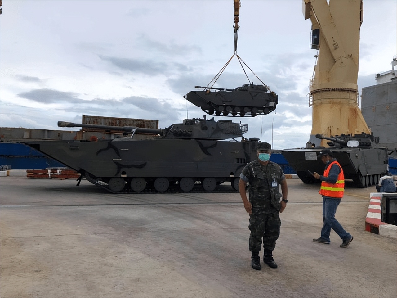 泰国071e舰,泰国071e型综合登陆舰