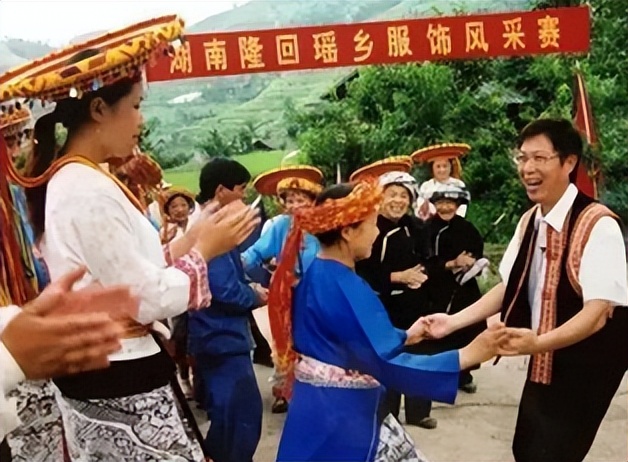 他是主持《乡村发现》的兵哥，如今的李老师，李兵现在还好吗？