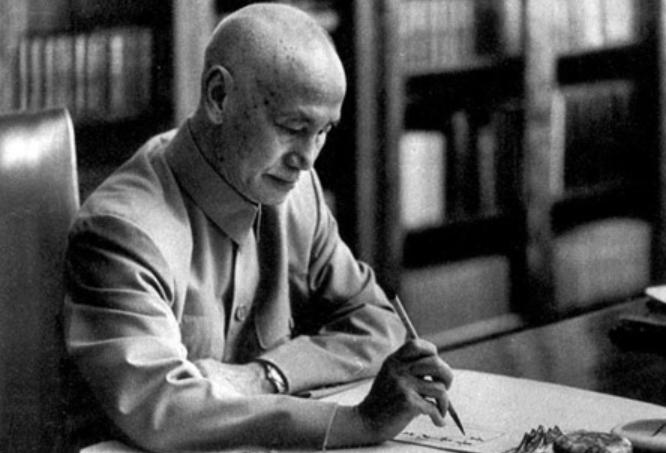 1964年，蒋介石看到一张照片后失声痛哭，失神感叹：我不如毛*东泽**