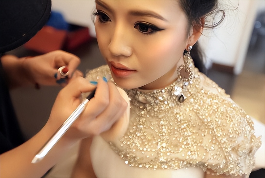 初级化妆师报考条件,尸体化妆师报考条件