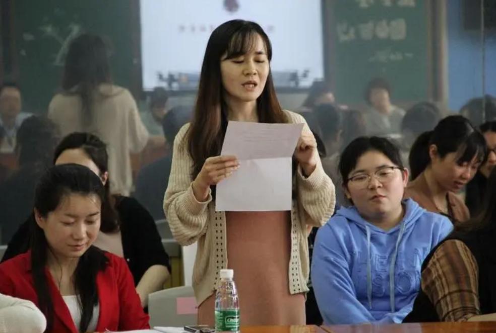 论文导师与学生聊天记录,论文导师指导聊天记录