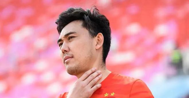 我劝李学鹏抓紧退休、遛鸟养性情，来年参加夕阳红足球队