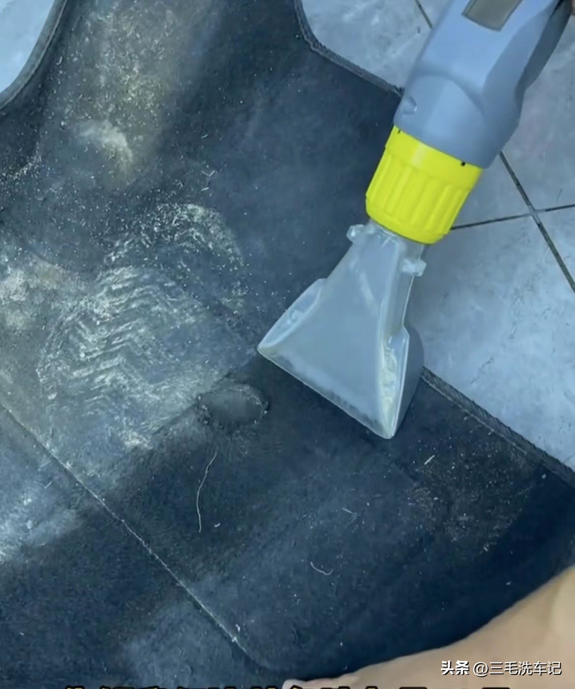 汽车内饰清洗最好的方法,汽车内饰清洗方法及流程分享