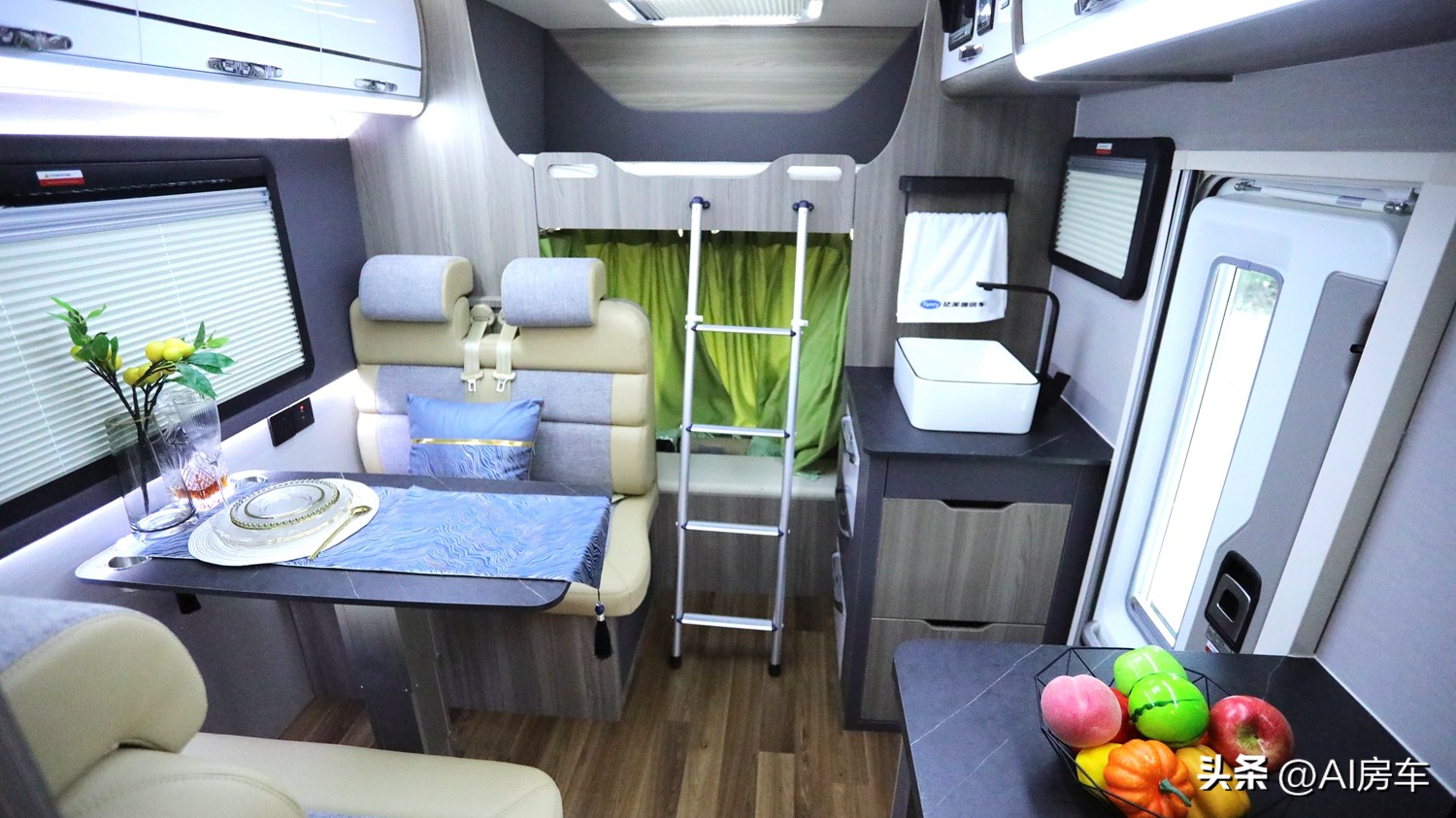 大型房车国产睡十人,目前国内最好的轻卡房车
