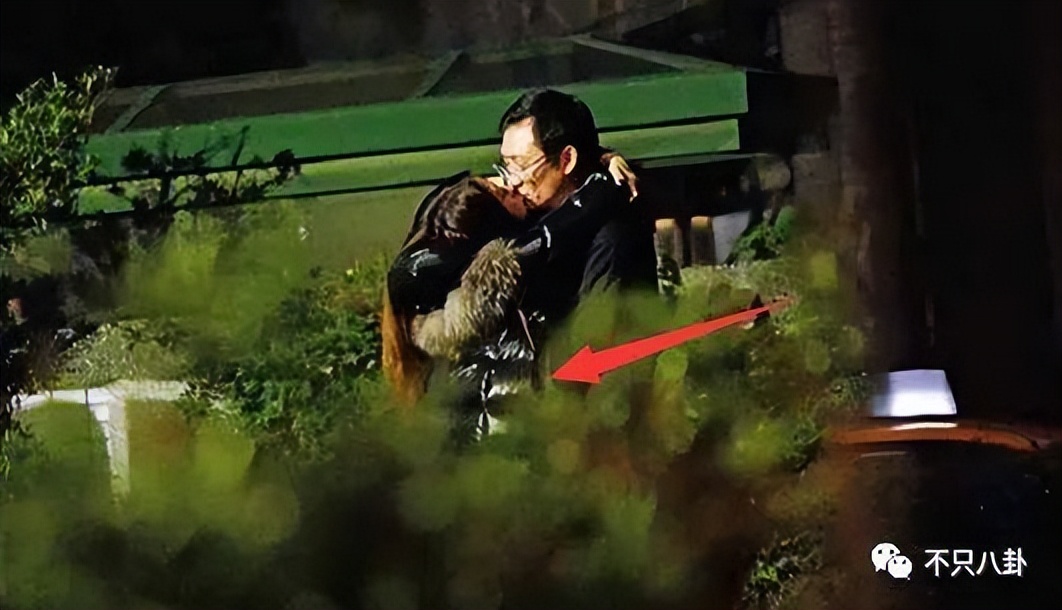 以前因为爱情现在因为钱,当初因为钱在一起后来变成了爱