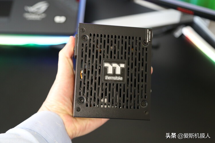 ITX好搭档！ThermaltakeTT钢影SFX650W金牌全模组电源开箱