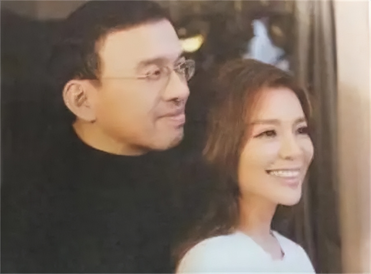 央视主持人嫁给三婚的人,两位央视名嘴夫妻隐婚多年