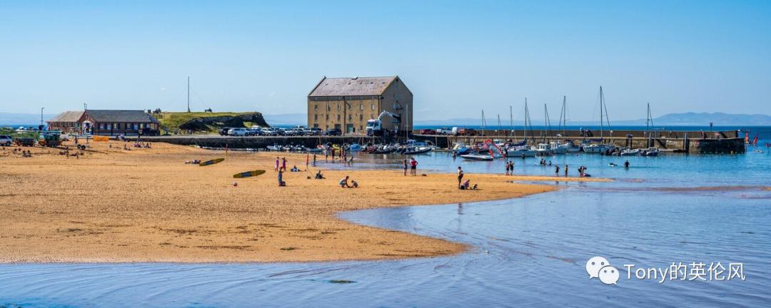 威尔士海边旅游攻略,英国威尔士夏天旅游攻略