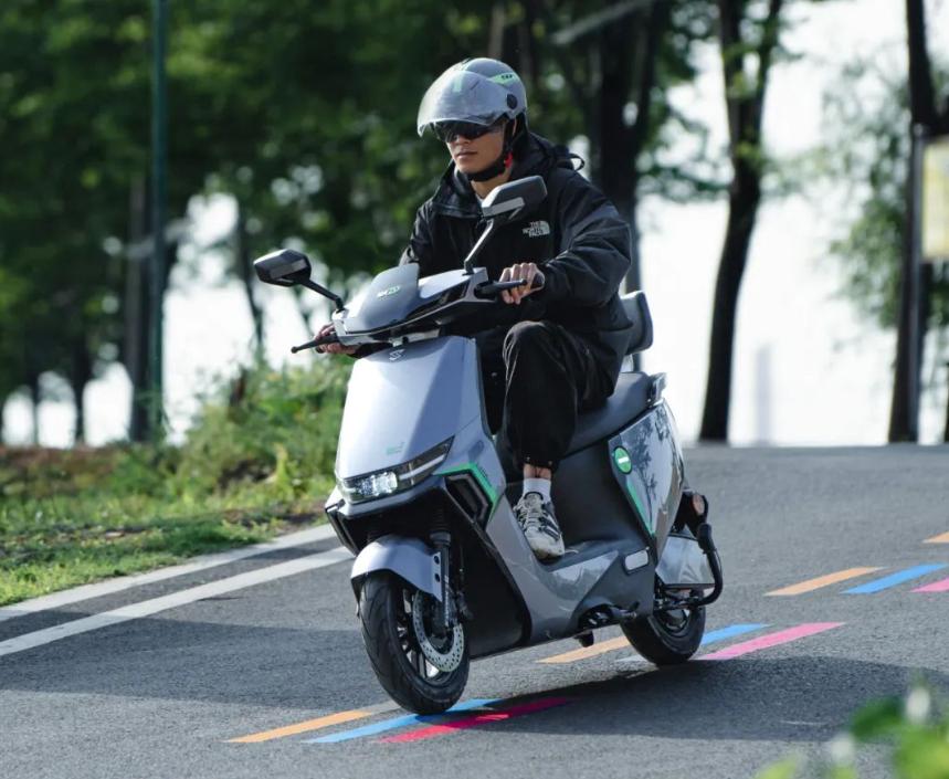 轻便电摩上牌和驾照政策实施了吗,新国标电轻摩上牌需要驾驶证吗