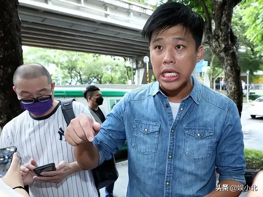 *窥偷**别人隐私，怎么就成了正义的化身，周杰伦的话都忘了吗？