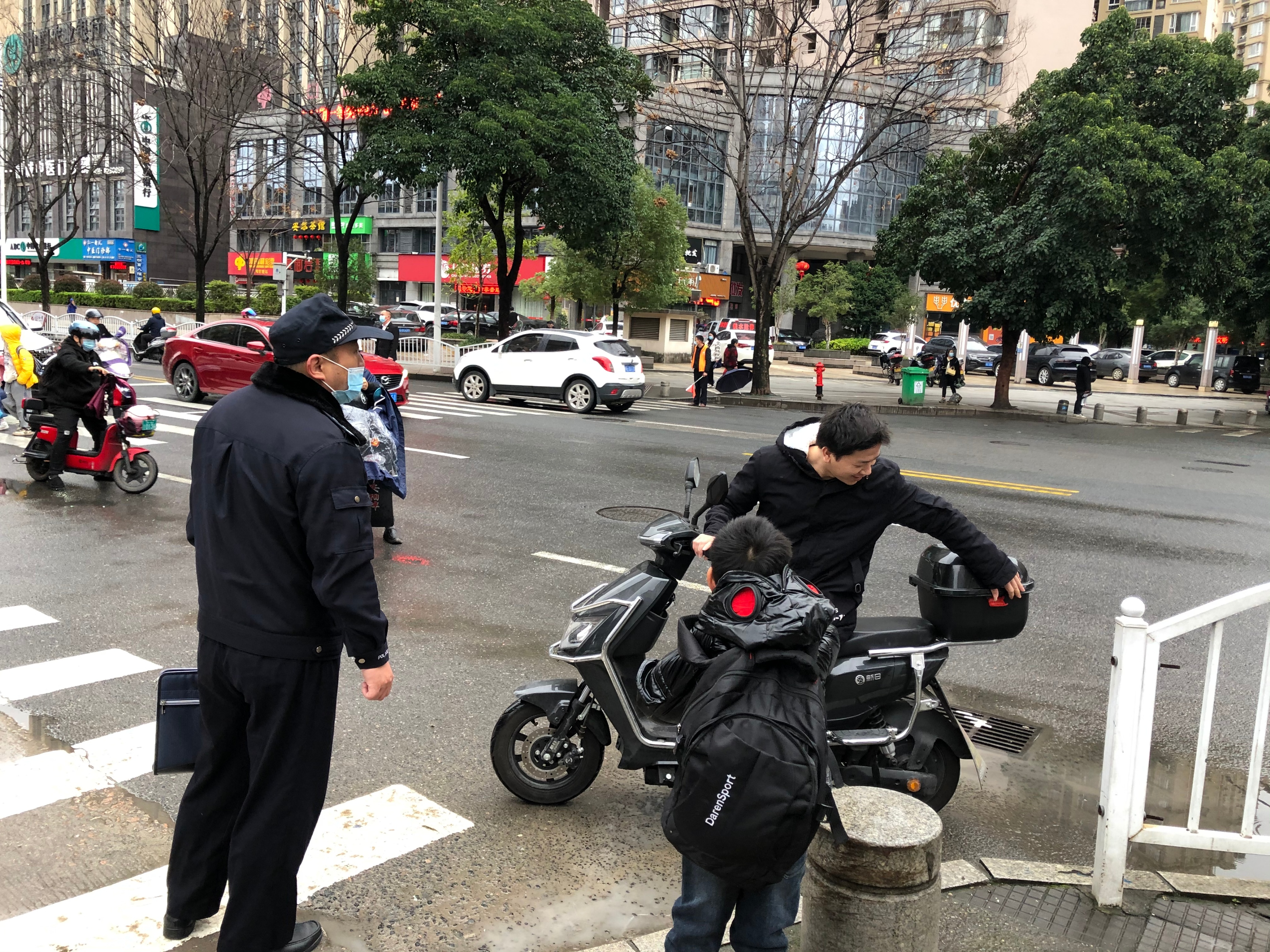 三年级文明创建我先行,文明交通我先行主题宣传