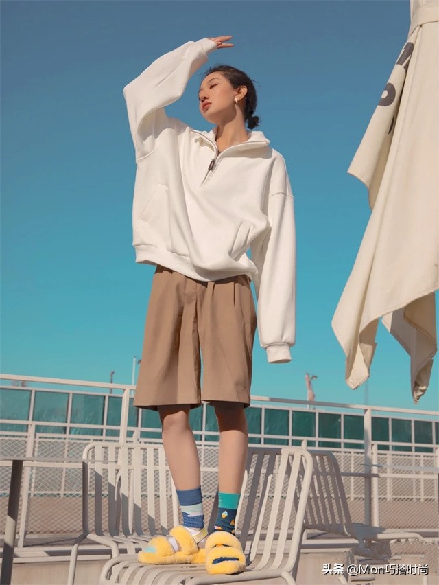 卫衣搭配宽松直筒牛仔裤好看吗,卫衣搭什么版型的牛仔裤好看