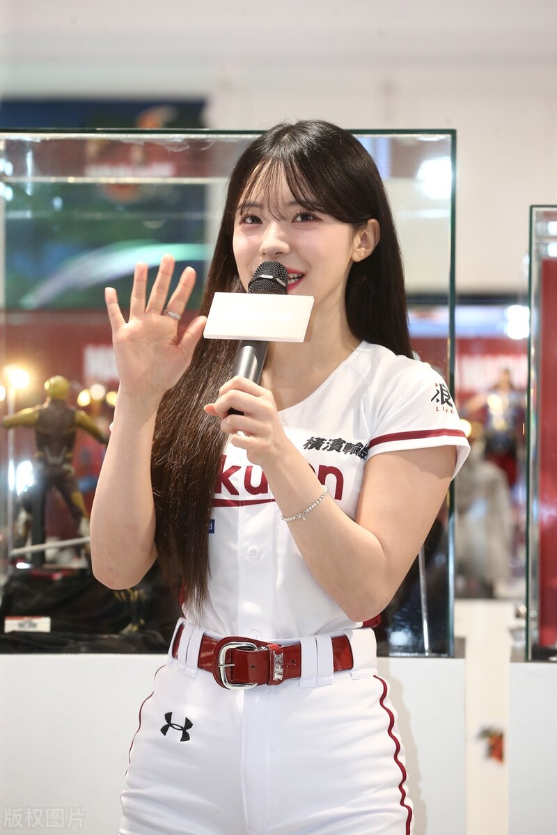 韩国高人气啦啦队正妹李多慧亮相HOT TOYS一日店长活动