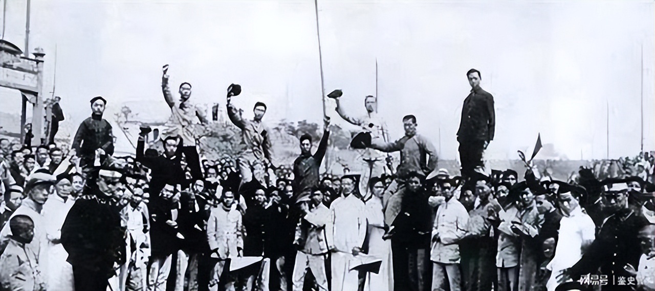 周总理去世前不断望向门口，护士疑问，后来才知他在等妻子*颖超邓**