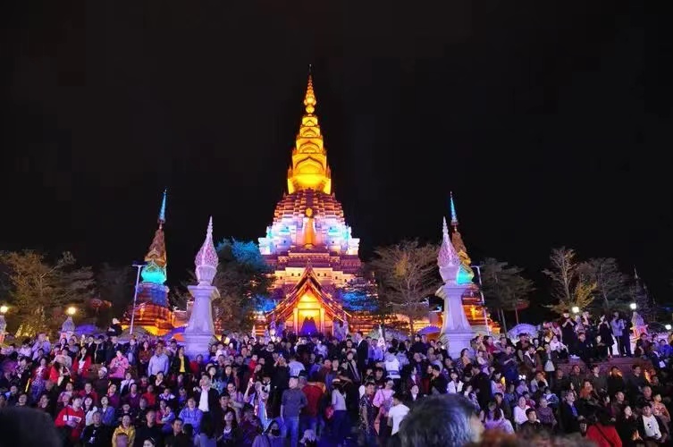 西双版纳满大街都是傣装,云南西双版纳的真实生活