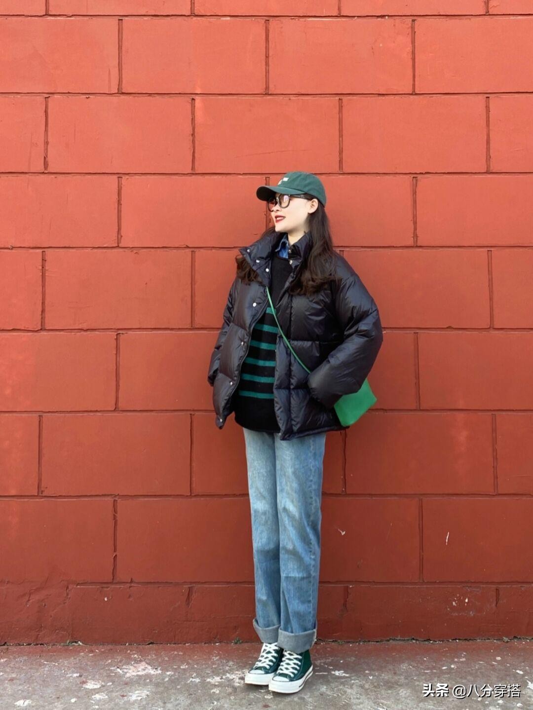 小个子短款羽绒服配什么裤子好看,小个子白色短款羽绒服