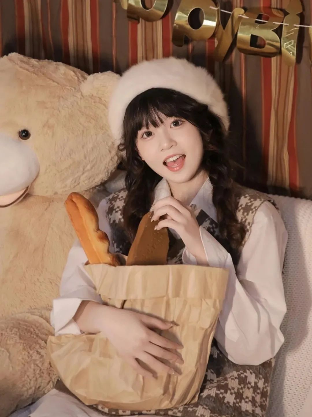 今年别再披头散发了三款减龄发型,秋冬季更适合有氛围感的发型