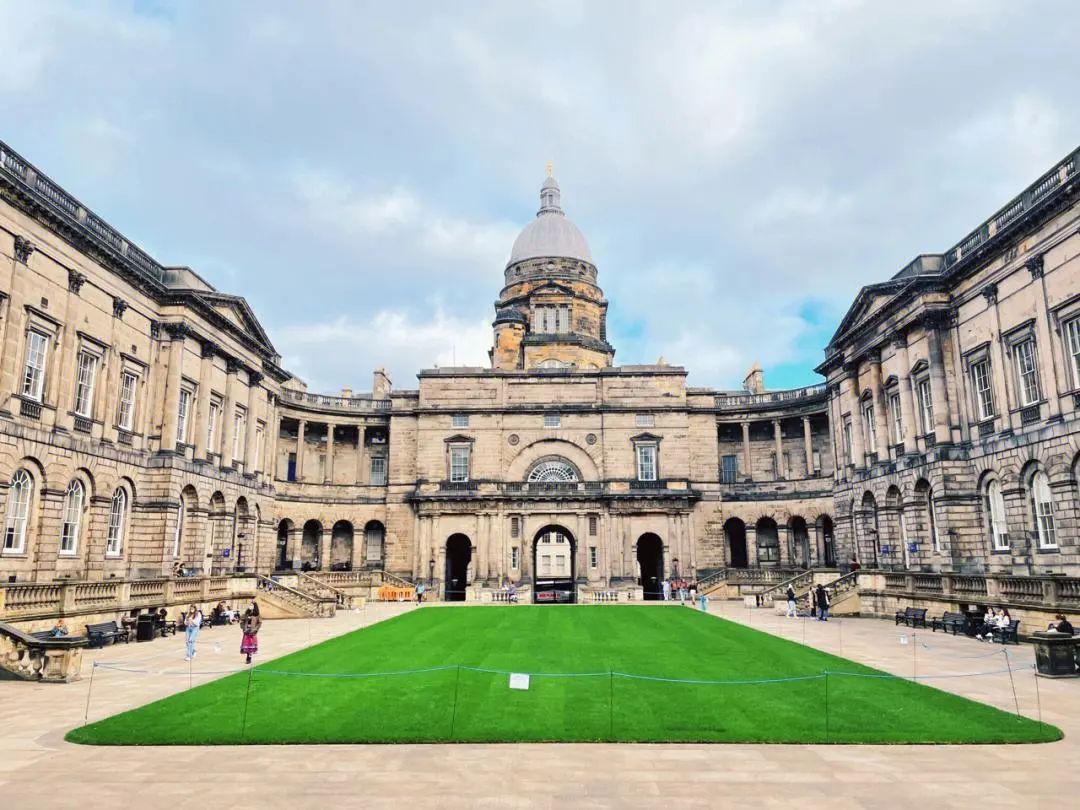 英校“鄙视链”：牛剑高不可攀，巴斯比肩王曼爱华（附雅思成绩）