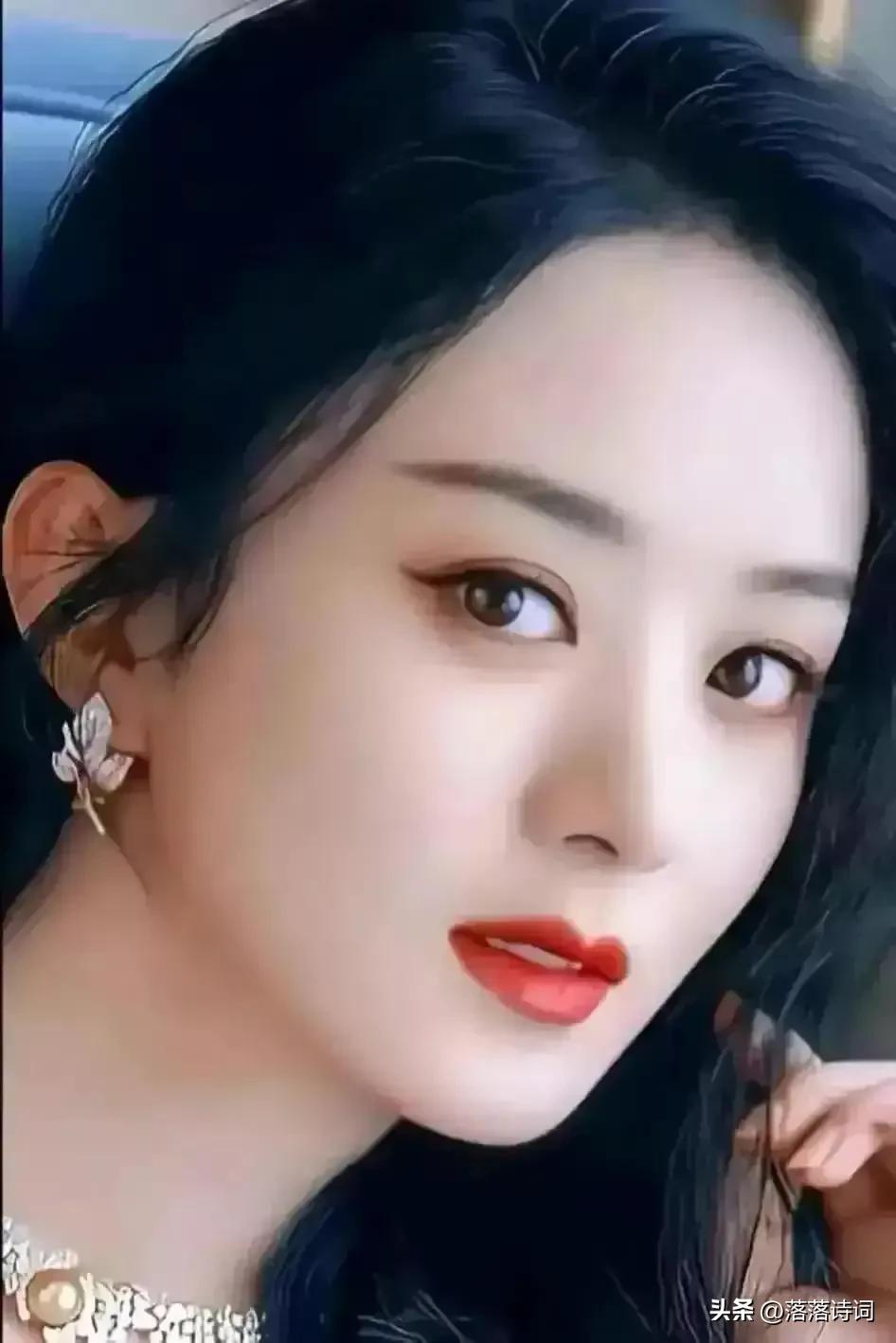 落落续句诗：小月幽幽满院风，梨花香透翠帘轻