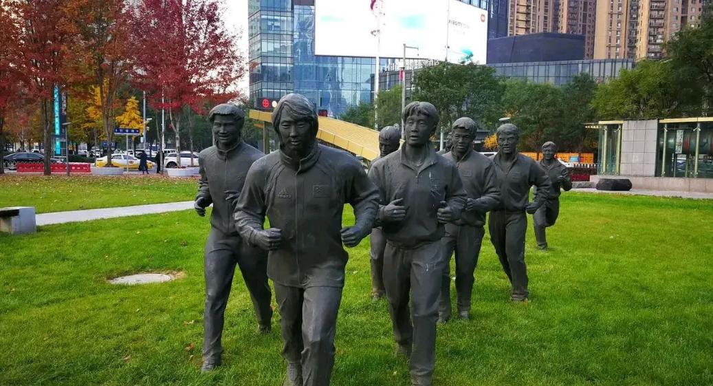 鏉庨搧浣撹偛鍏洯濉戝儚,鏉庨搧瓒崇悆鍏洯鎻箷