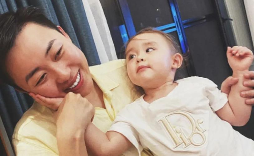 吉林女孩重金50万国外购买精子，生下混血宝宝，网友质疑：真恶心