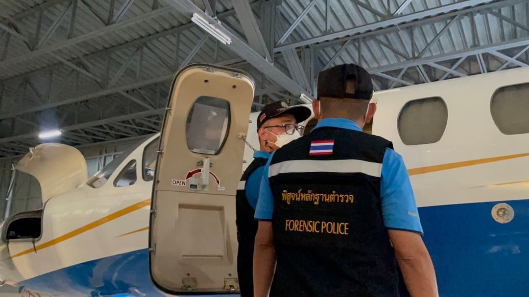 “灰产五虎”再折一人！私人飞机房产近百辆旅游巴士被警方查扣