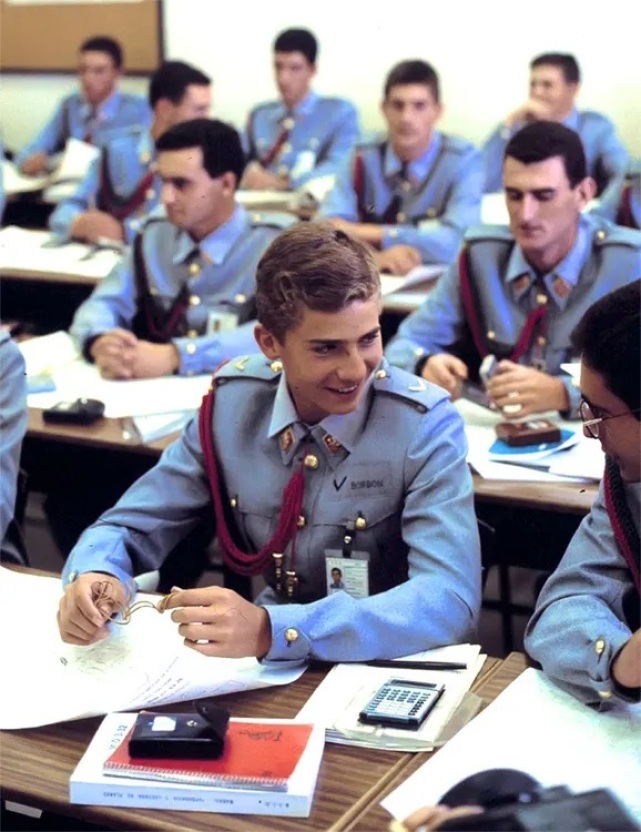 西班牙国王费利佩年轻时,费利佩六世小时候